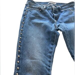Levi’s Studded 711 Skinny Jeans size 28 in almost new condition